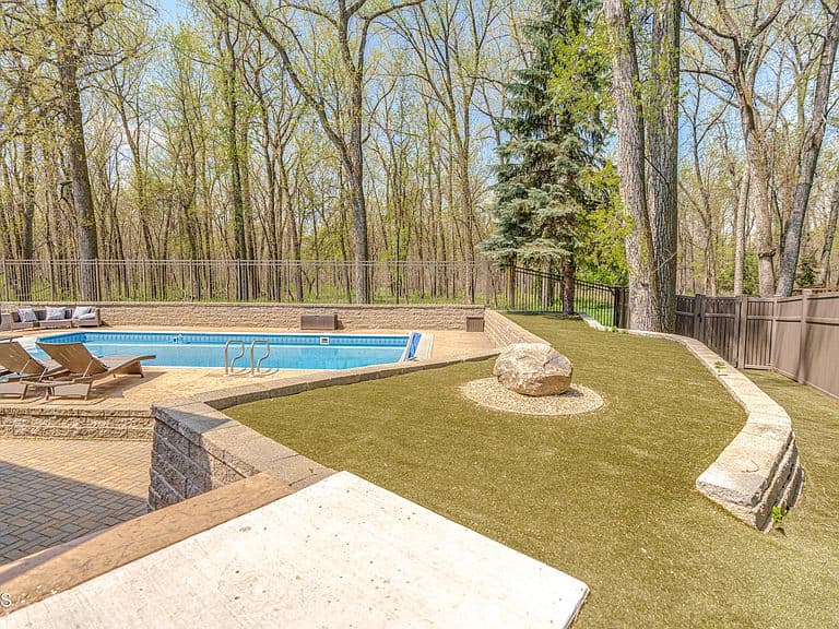 772 Munich Dr photo 3