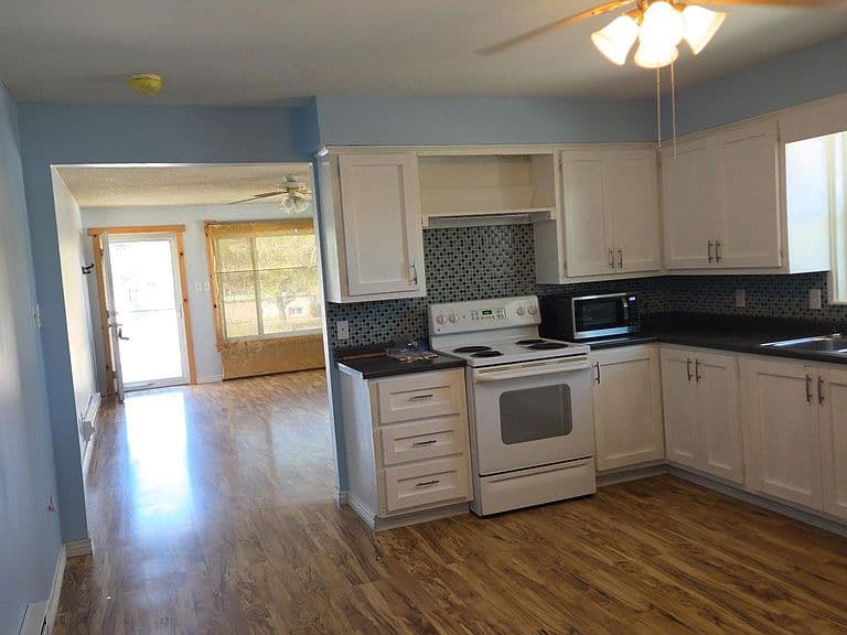 251 Logan St photo 5