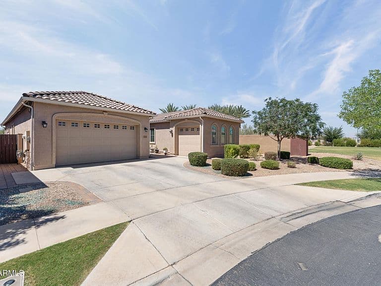 9829 E THISTLE Avenue photo 3