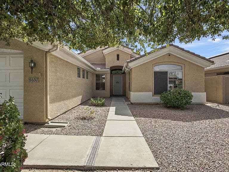 8637 W APACHE Street photo 1