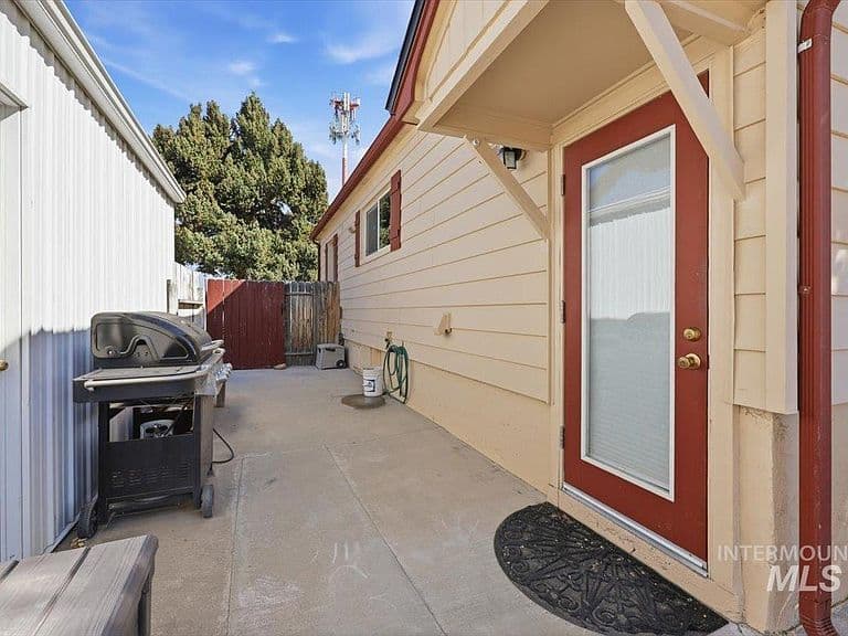 2909 Port St photo 5