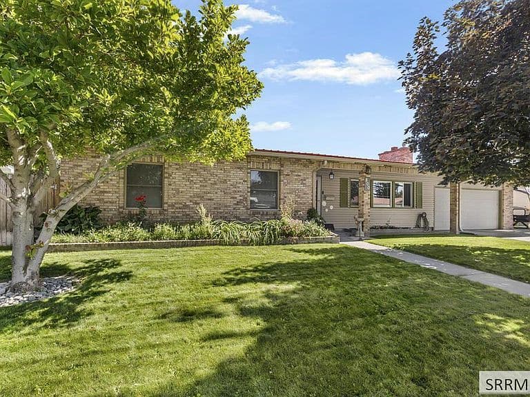 800 Hansen Ave photo 1