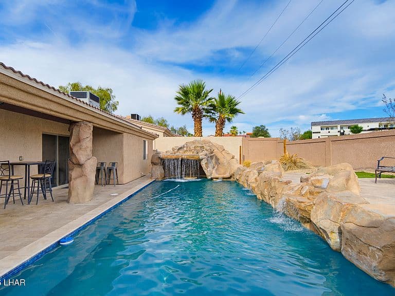 1096 Rolling Hills Dr photo 2