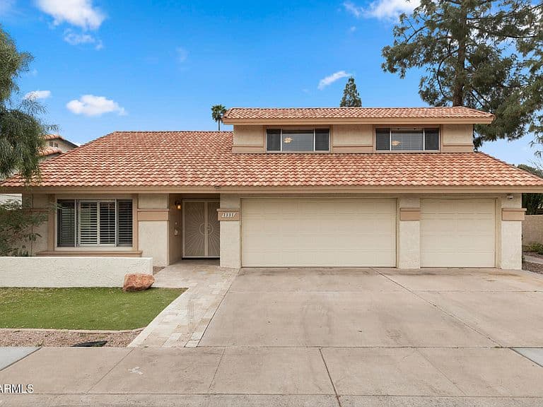 1331 E Northshore Dr photo 2