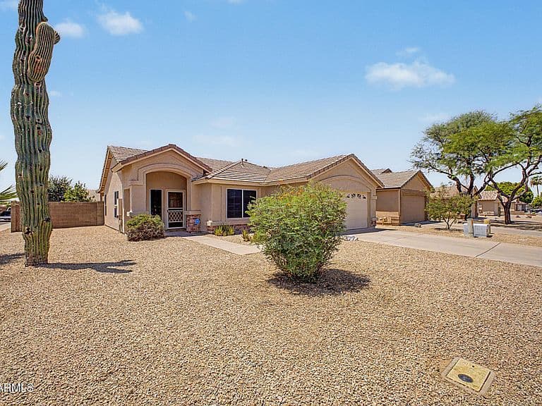 8663 E Calypso Avenue photo 2