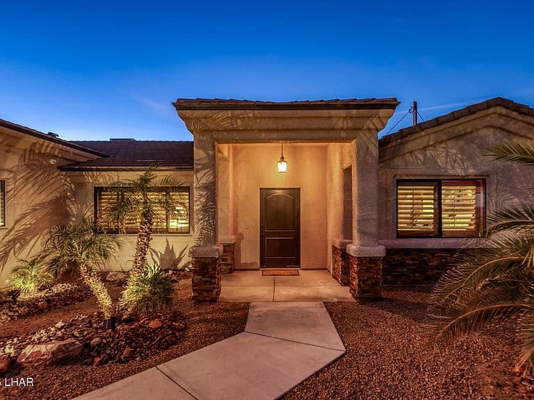 3701 Lost Dutchman Dr photo 4