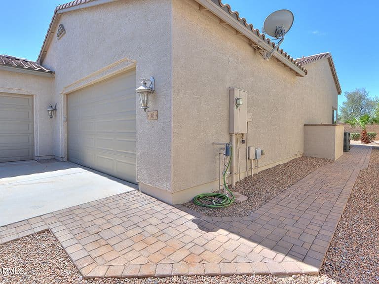 305 N RAINBOW Way photo 4