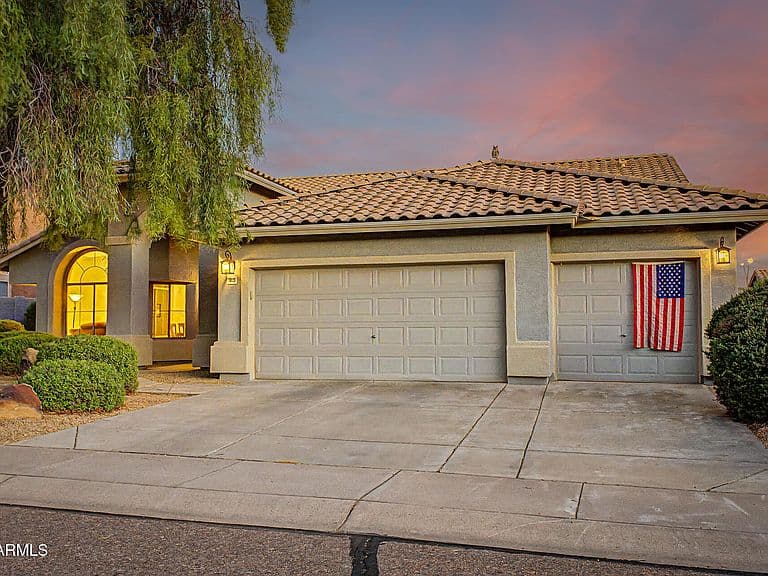 5023 E BARWICK Drive photo 2