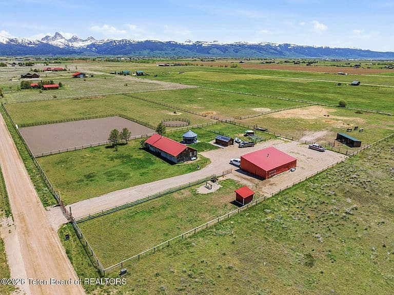1871 Fischer Ln photo 2