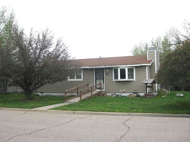 200 Oak St photo 1