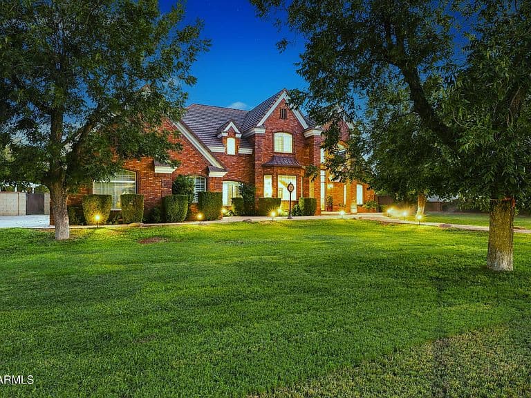 15415 E PICKETT Court photo 2