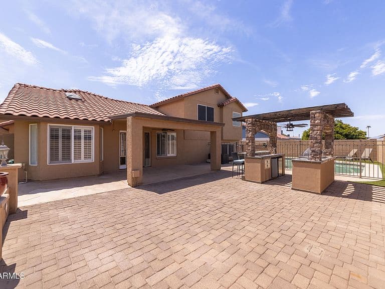 6108 W SHANGRI LA Road W photo 5