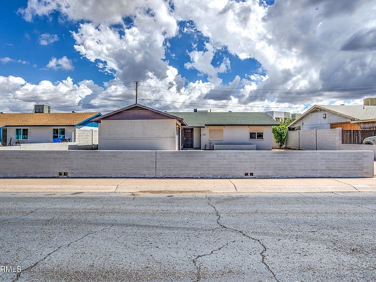 2077 W HIDALGO Avenue photo 2