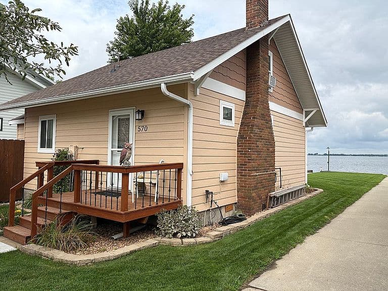 570 S Lake Dr photo 1