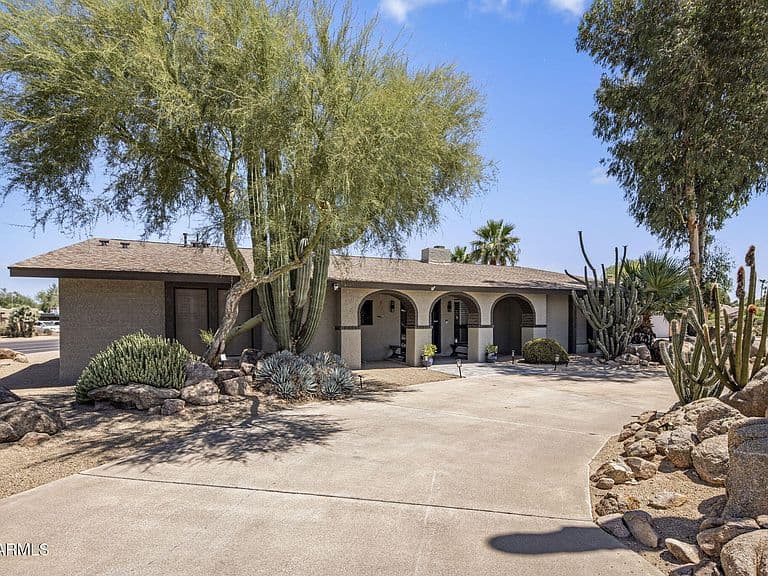 852 W CARIBBEAN Lane photo 2