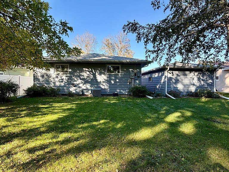 1319 Palmer Pl photo 3