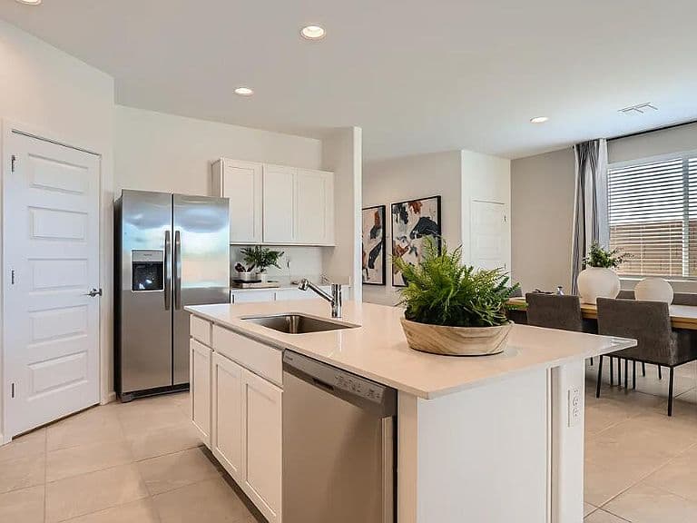 9850 W CLARENDON Avenue photo 4