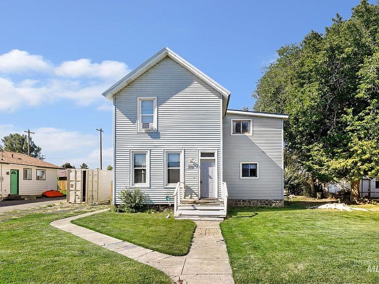 108 E C St photo 1