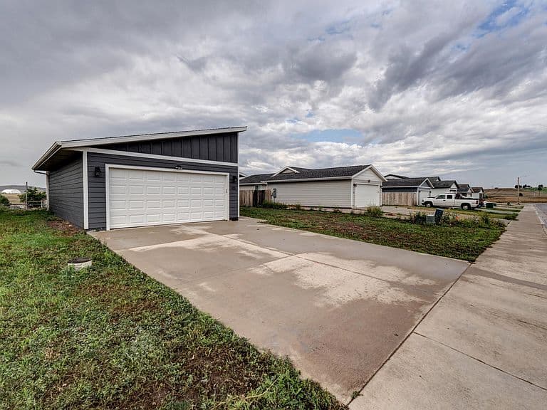 421 Nighthawk Dr photo 4
