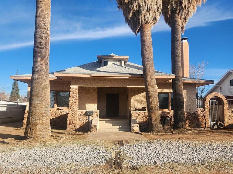 1228 E 9th St photo 4