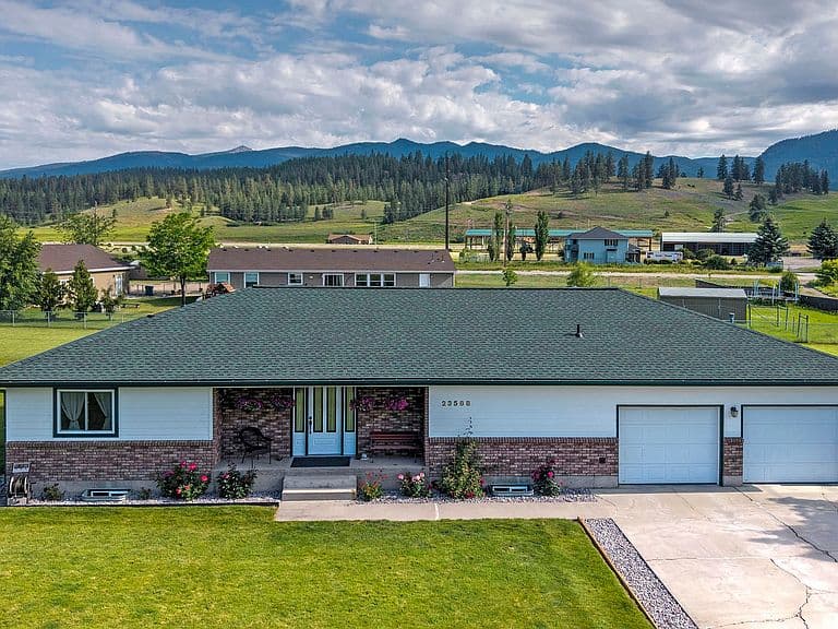 23588 Mullan Rd photo 3
