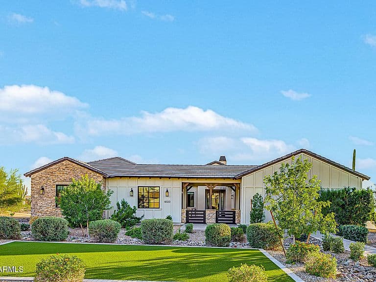 8323 E REGINA Circle photo 1