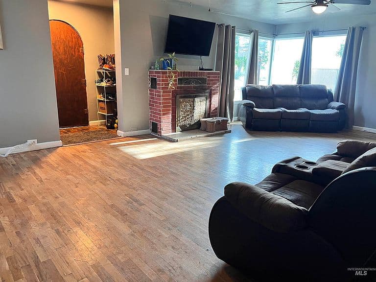 23705 Highway 30 photo 3
