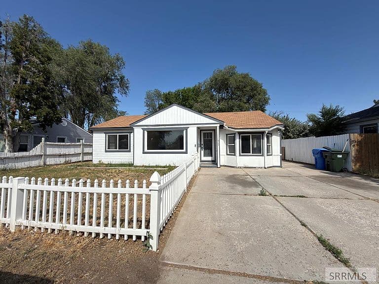 948 Fairbanks Ave photo 1