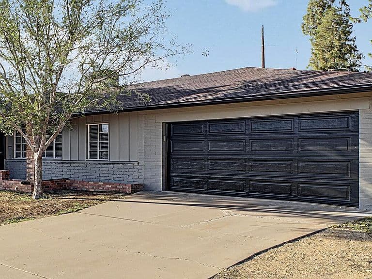 2320 W ANDERSON Avenue photo 3
