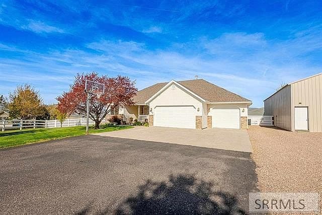 802 E Madlee Rd photo 4