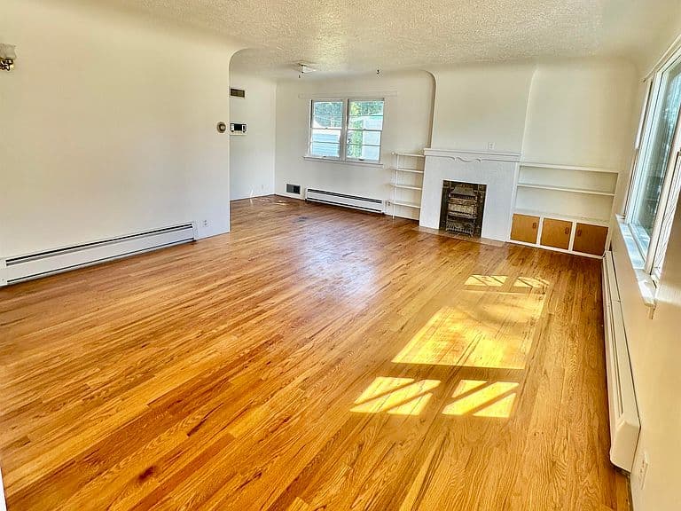 821 Howell Ave photo 4