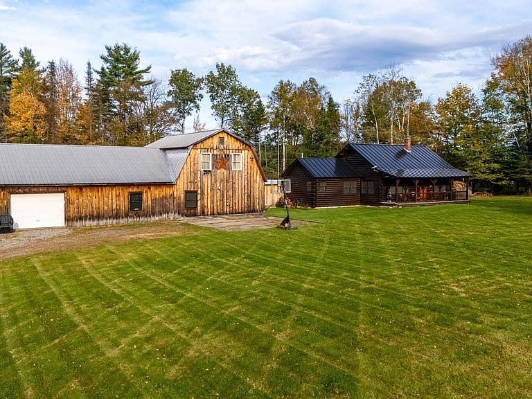 484 Lang Road photo 2