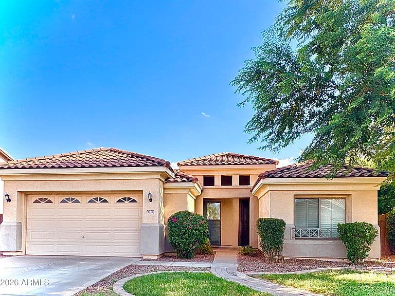 1735 E BARTLETT Place photo 2