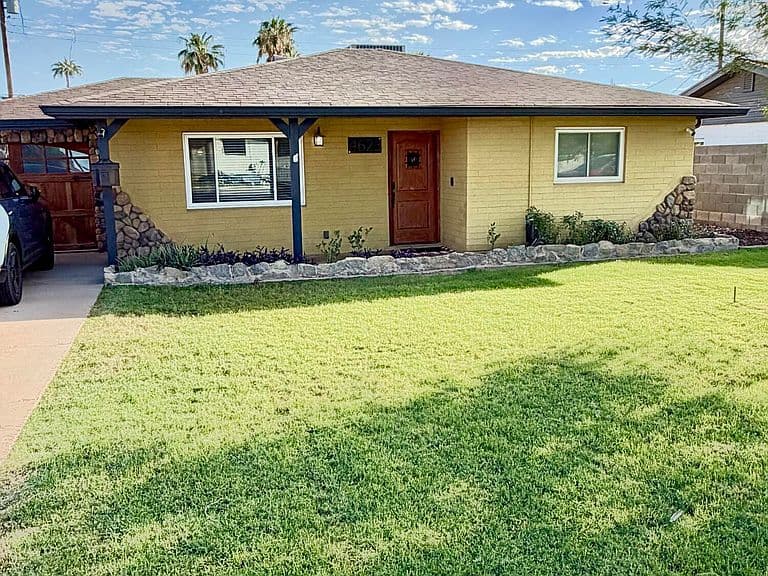 4623 E HOLLY Street photo 1