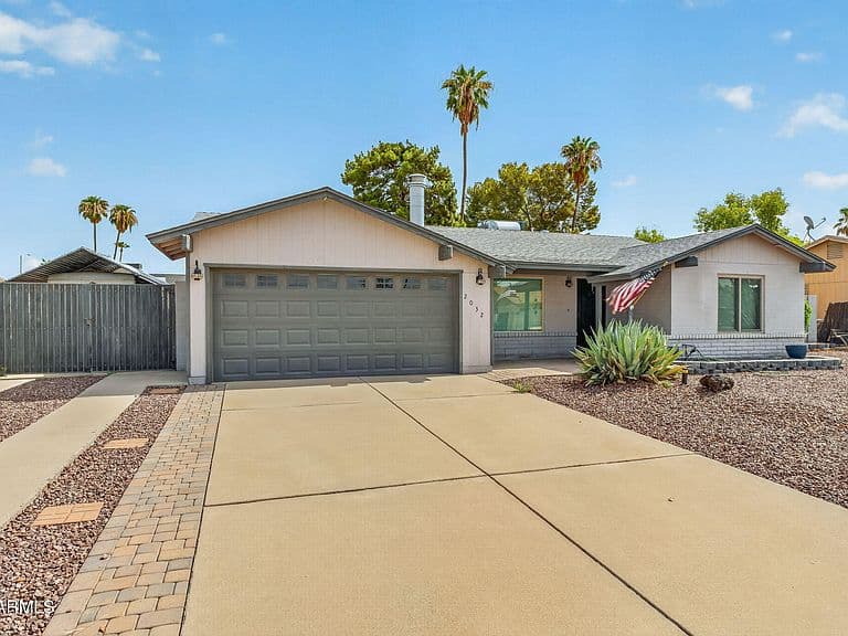 2032 W Meadow Drive photo 5