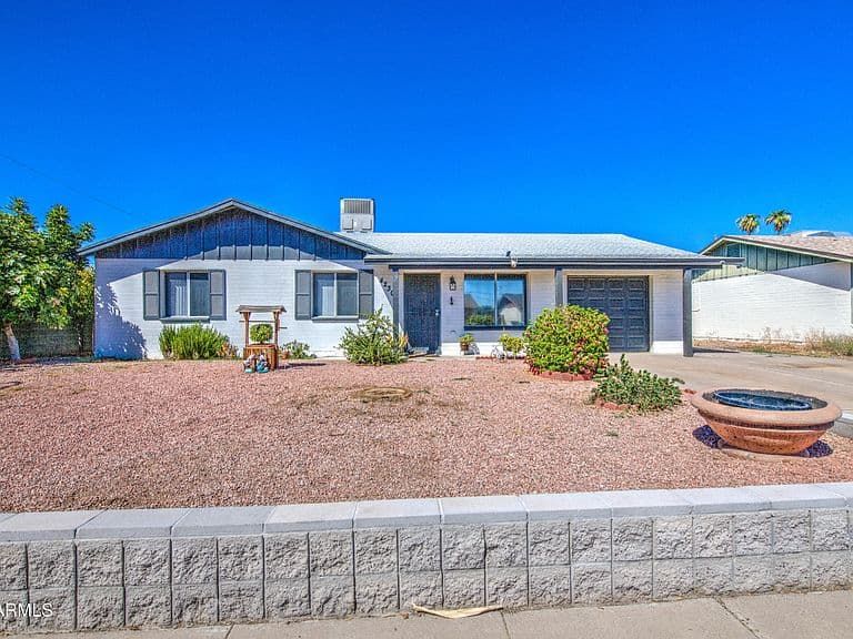 4230 W KALER Drive photo 2