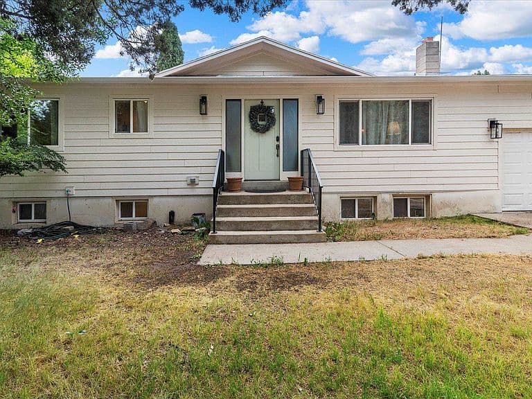 740 Hopkins Ln photo 2