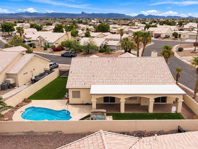 1919 E Crater Lake Dr photo 4