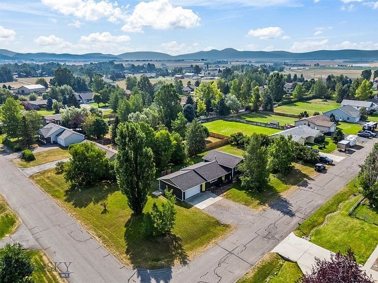 204 Buckhorn Trl photo 2