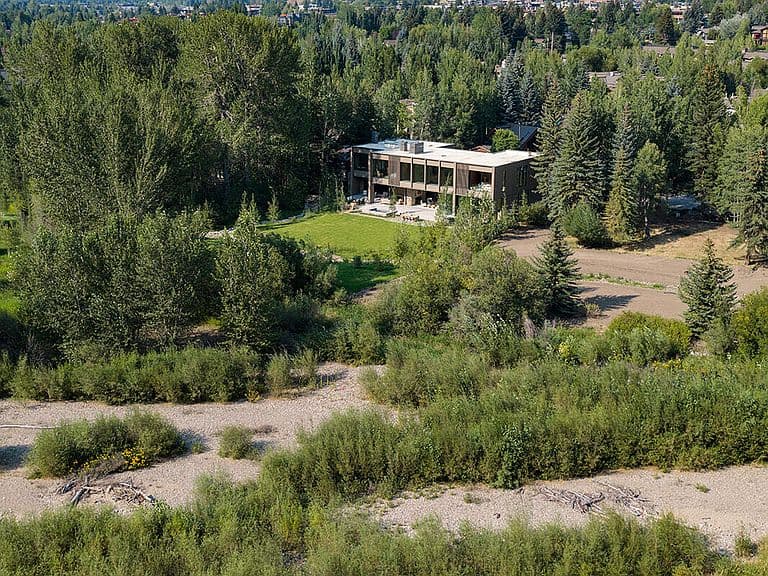 450 Wood River Dr photo 4