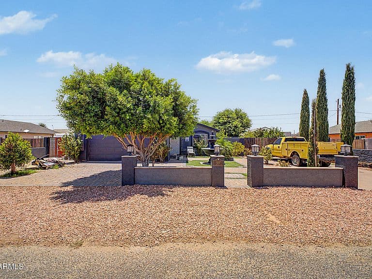 5217 E SHADOW Lane photo 2