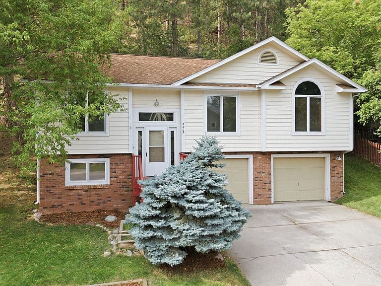 2203 Greenough Ct W photo 5