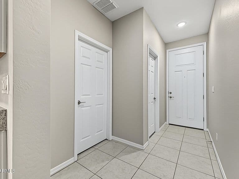 10830 W MARGUERITE Avenue photo 4