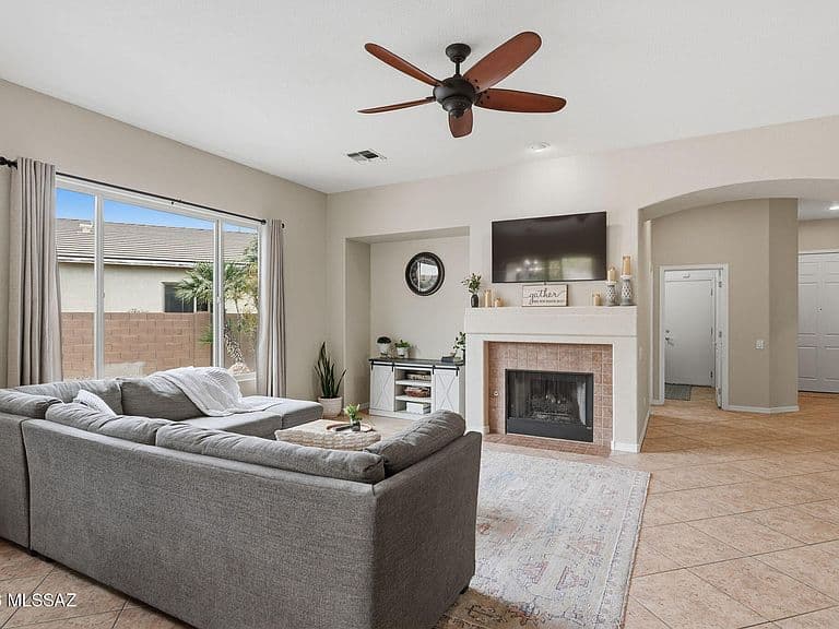 998 W Waxleaf Pl photo 5