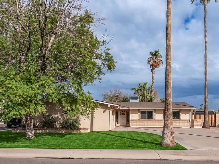 5805 S HAZELTON Lane photo 1