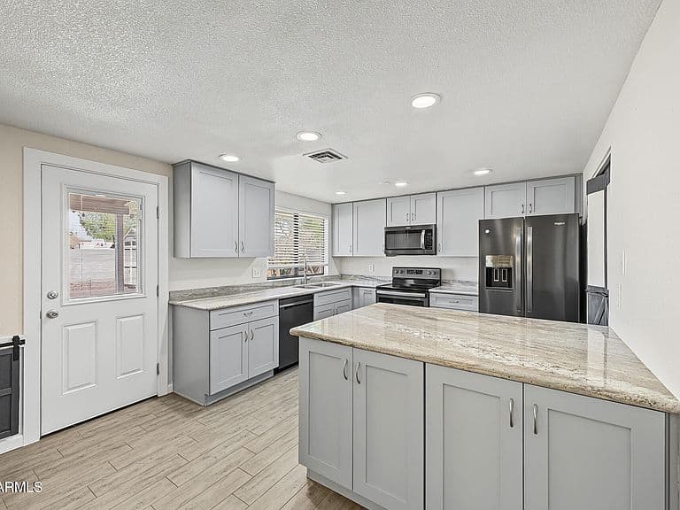 1618 W NOPAL Drive photo 3