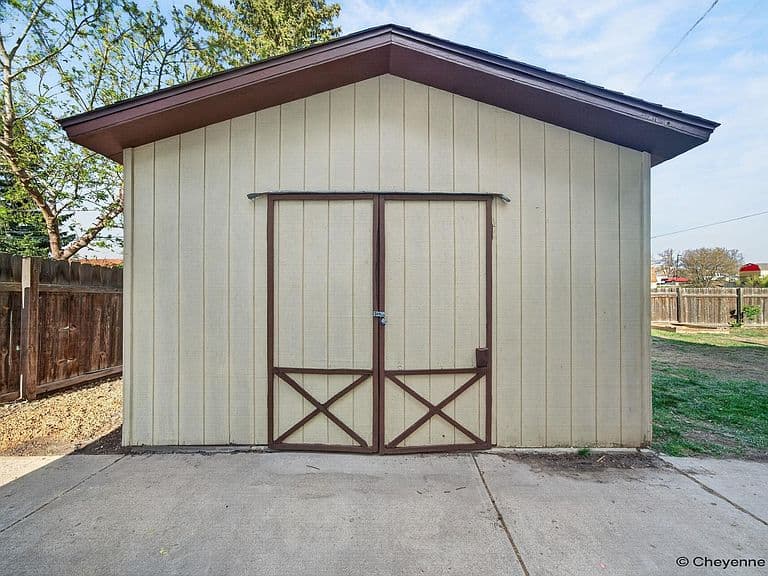 4703 Linden Way photo 5