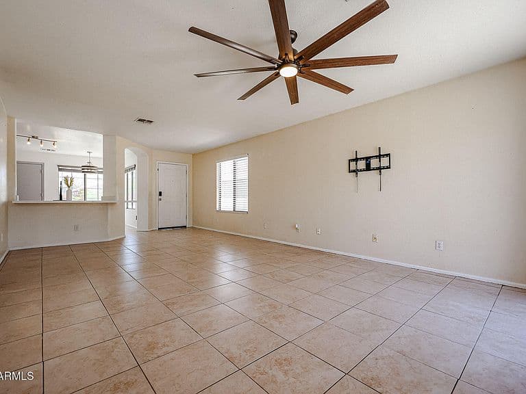 1098 E NARDINI Street photo 1