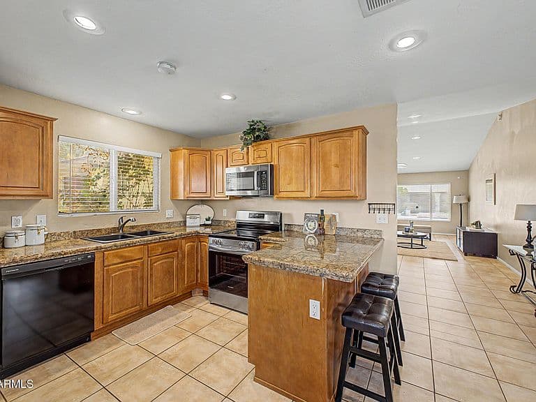 4716 W ANNETTE Circle photo 4