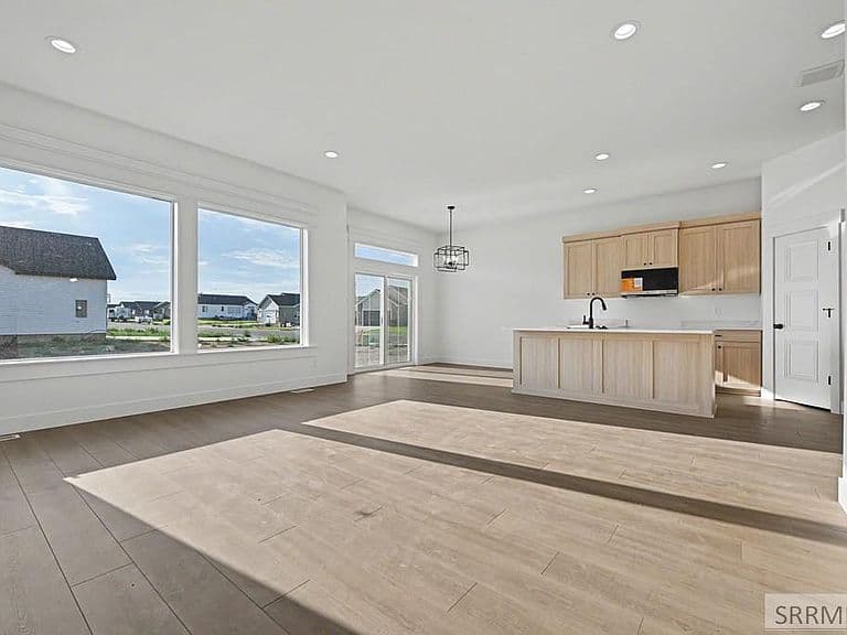6939 Bronson Dr photo 2